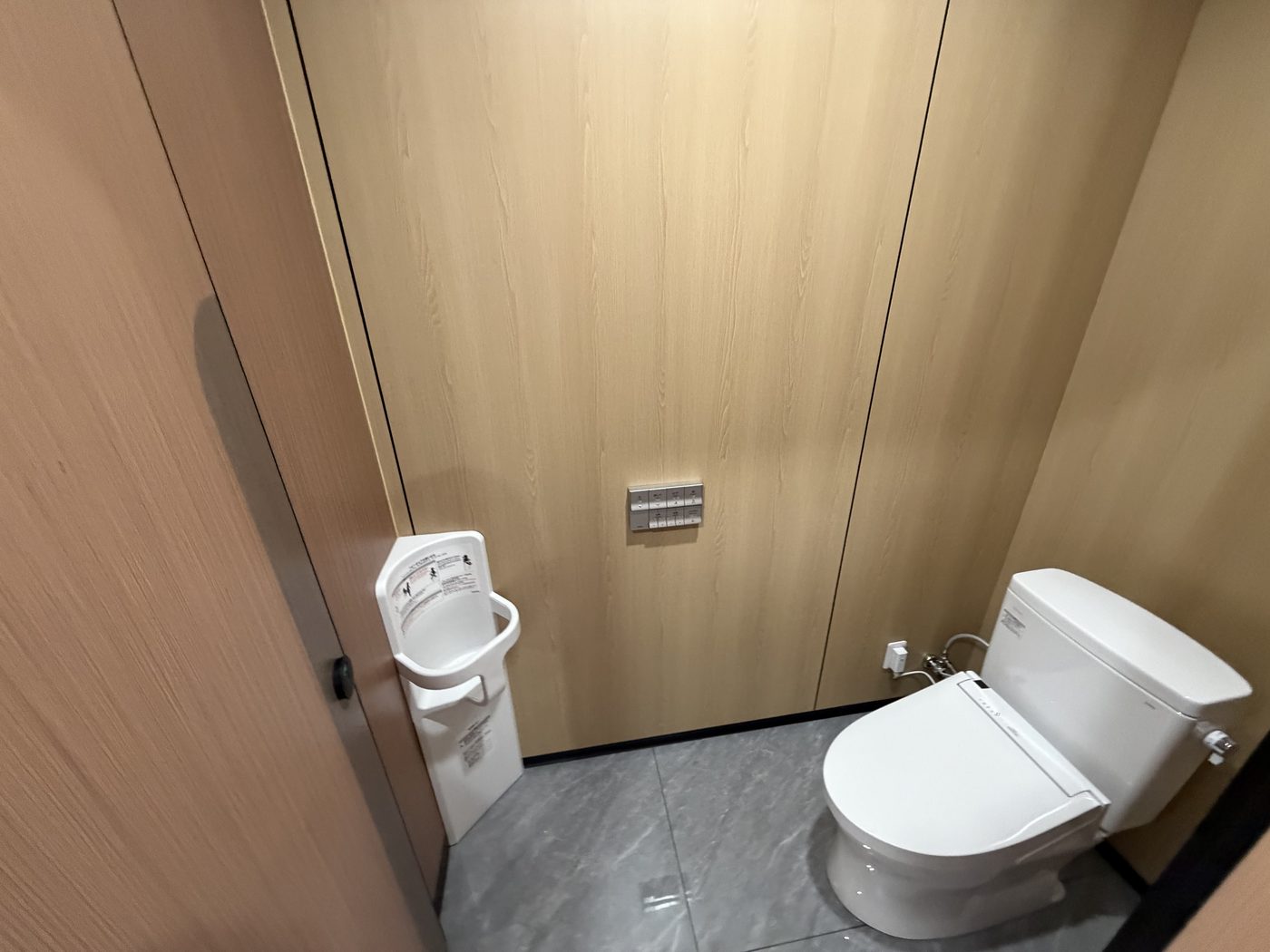 個室ブース 洋式便器・手洗器